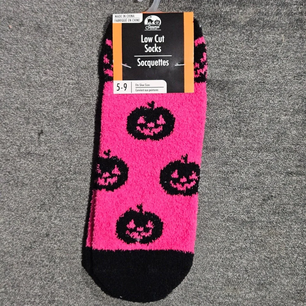 Seasonal Collection Pink Black Pumpkin Fuzzy Low Cut Socks Halloween Size 5-9